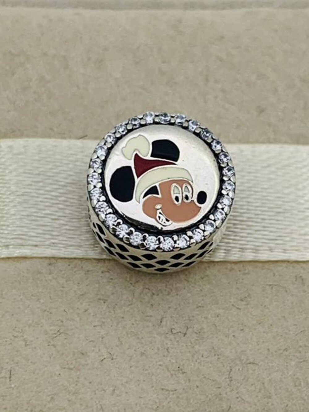 ✨🔥Pandora Disney Happy Holiday Exclusive Charm